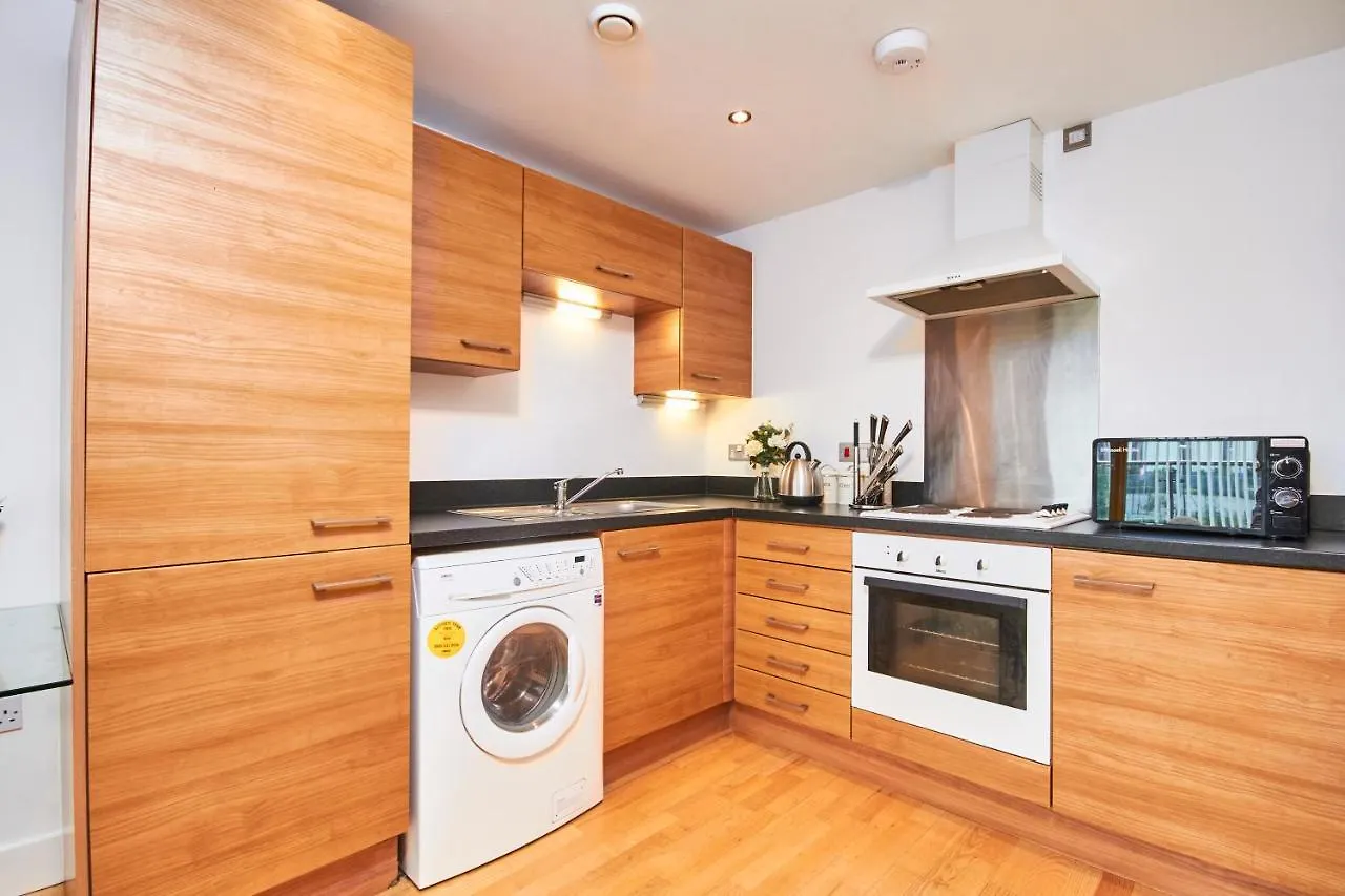 Deluxe Leeds City Centre Apt With Free Parking No Balcony