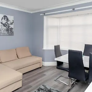  Apartment Centre Spacious House Free Parking And Wi-fi