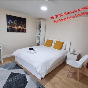  Apartment Lovely Studio-flat With Free Parking, Free Wifi.